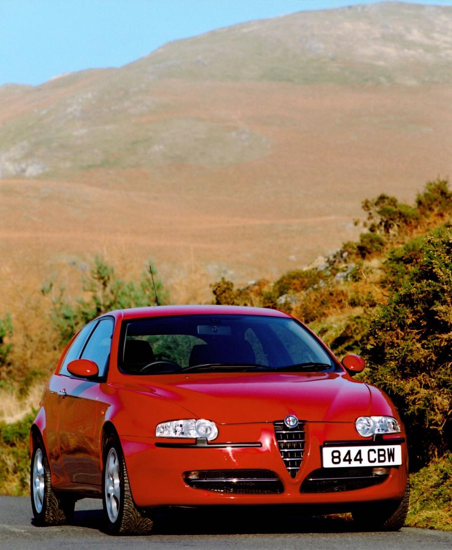  Alfa Romeo 147 3-Door (937A) 2001 года  (UK) (фото 23 из 25)